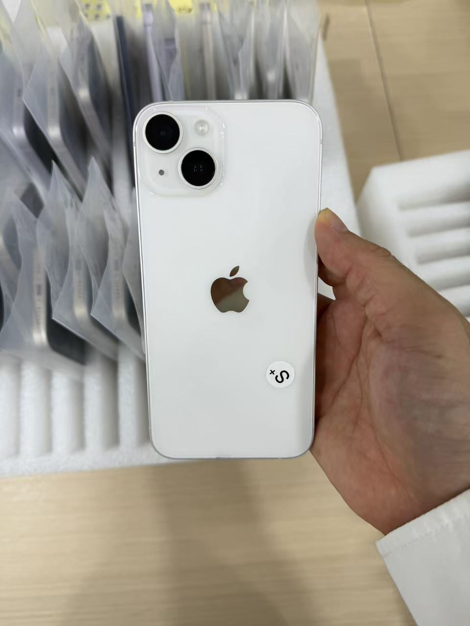 Used iPhone 15 White Grade S